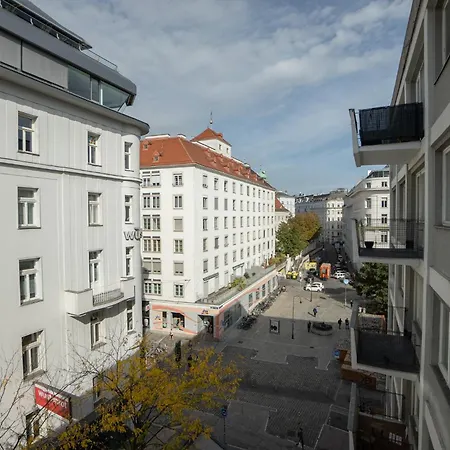 Charming Apartment With Balcony, Close To Stephansdom Cathedral Vienna Exterior photo