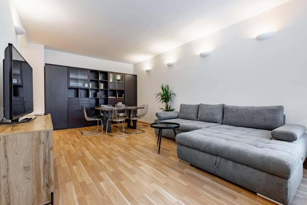 Charming With Balcony, Close To Stephansdom Cathedral Apartment