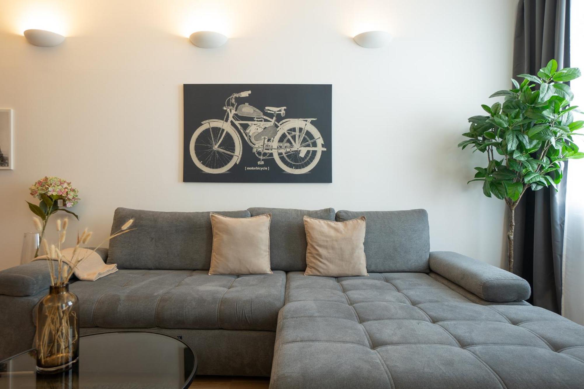 Charming With Balcony, Close To Stephansdom Cathedral Apartment *