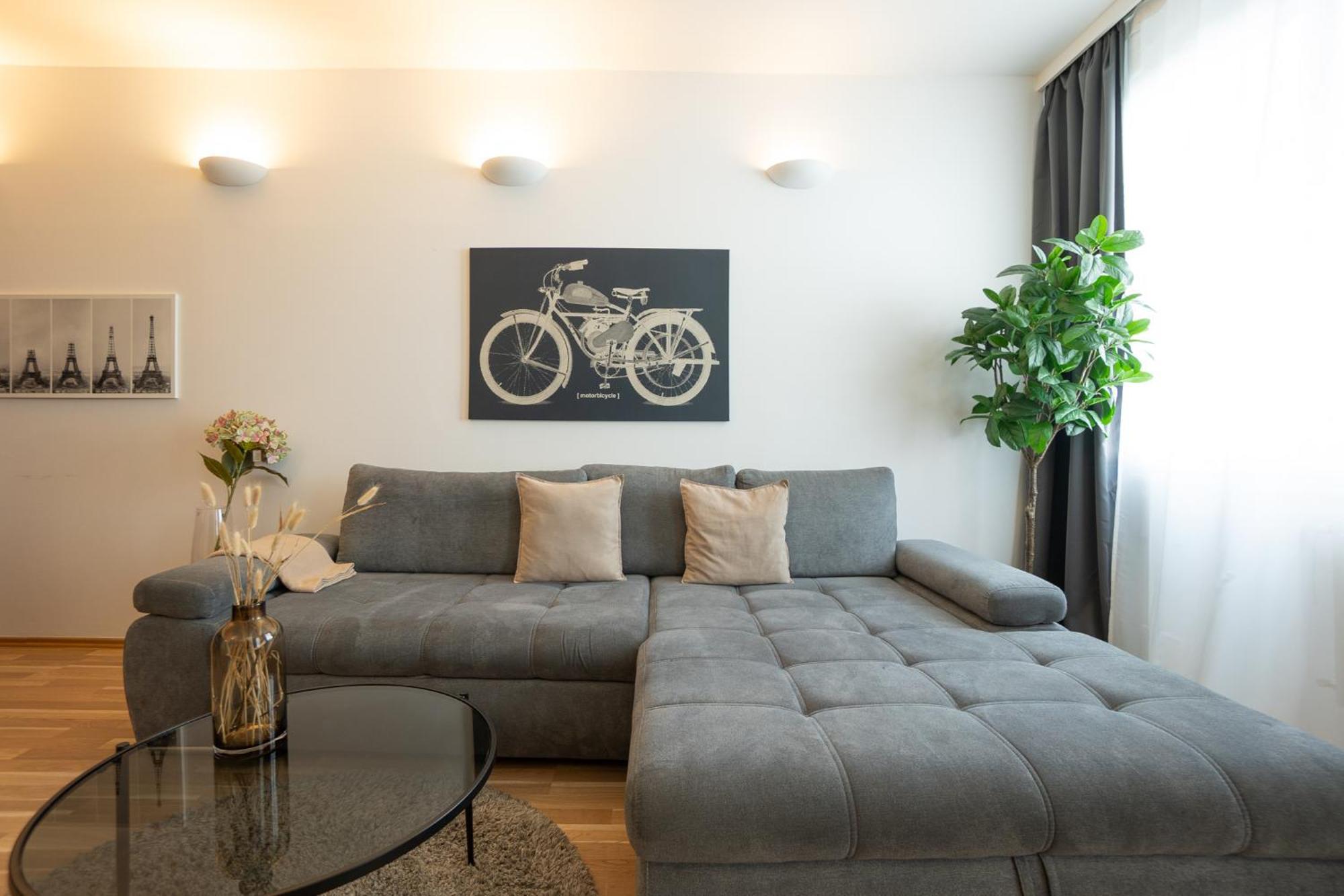 Charming With Balcony, Close To Stephansdom Cathedral Apartment