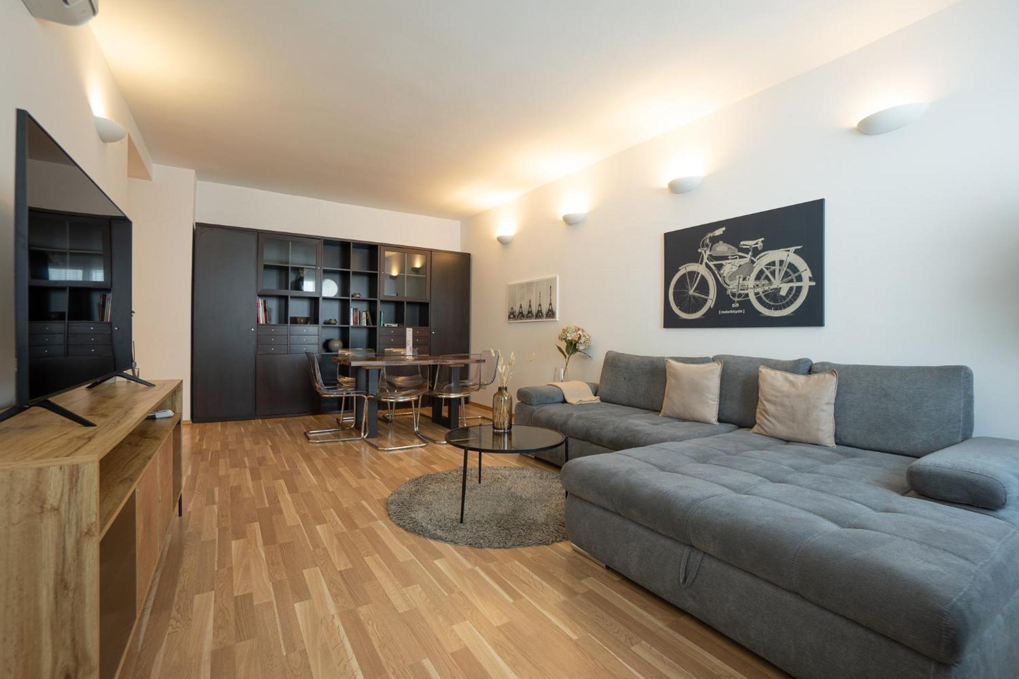 Charming With Balcony, Close To Stephansdom Cathedral
