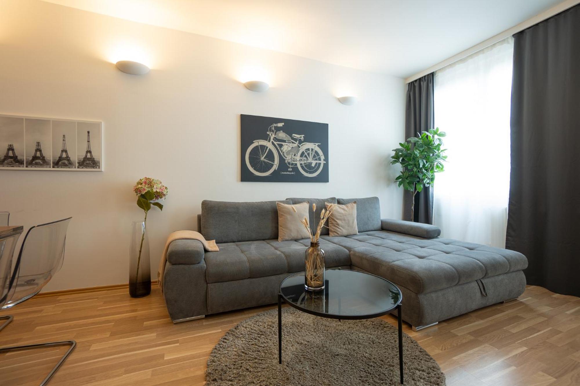 Charming With Balcony, Close To Stephansdom Cathedral *