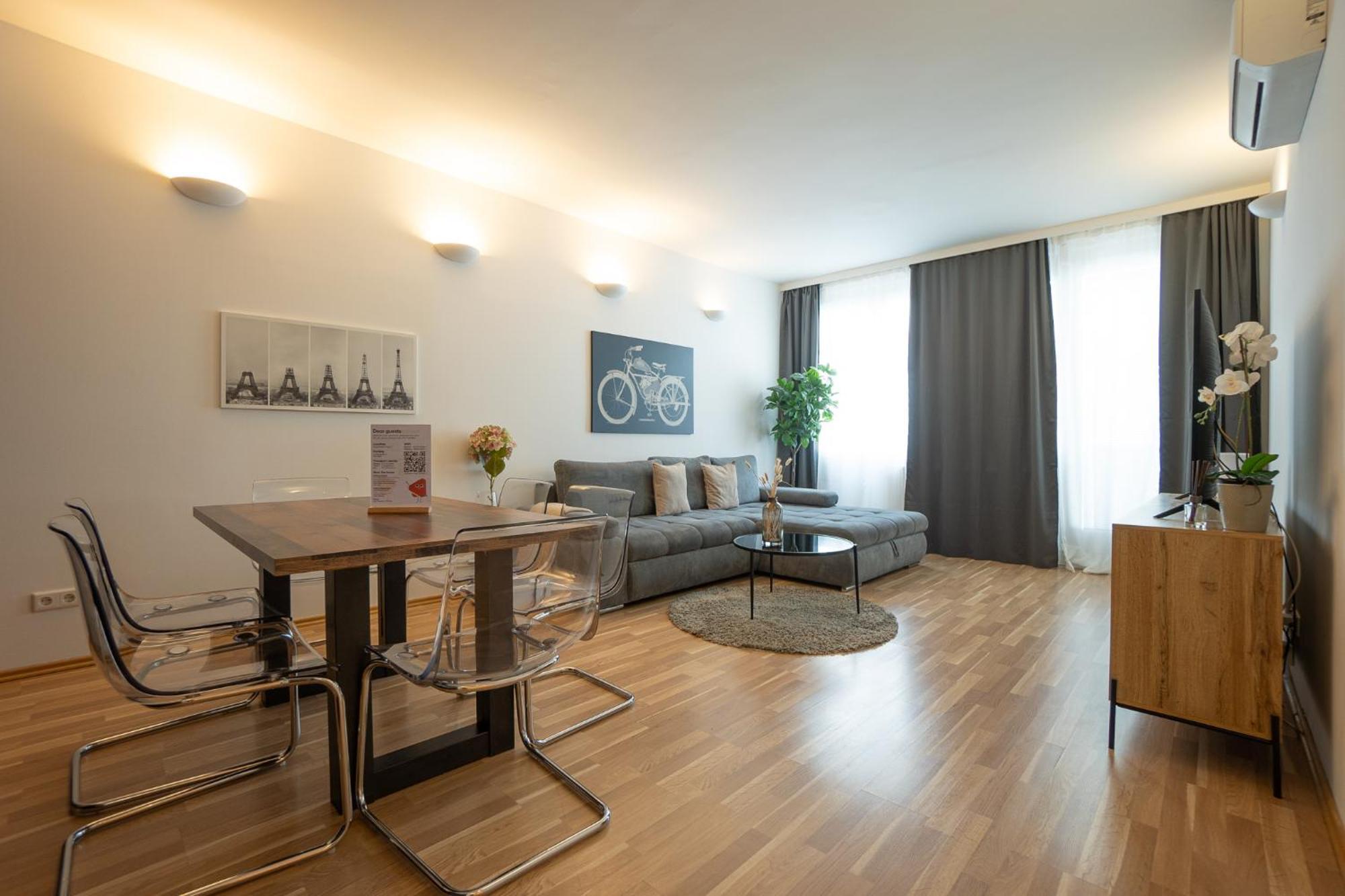 Charming With Balcony, Close To Stephansdom Cathedral * Vienna
