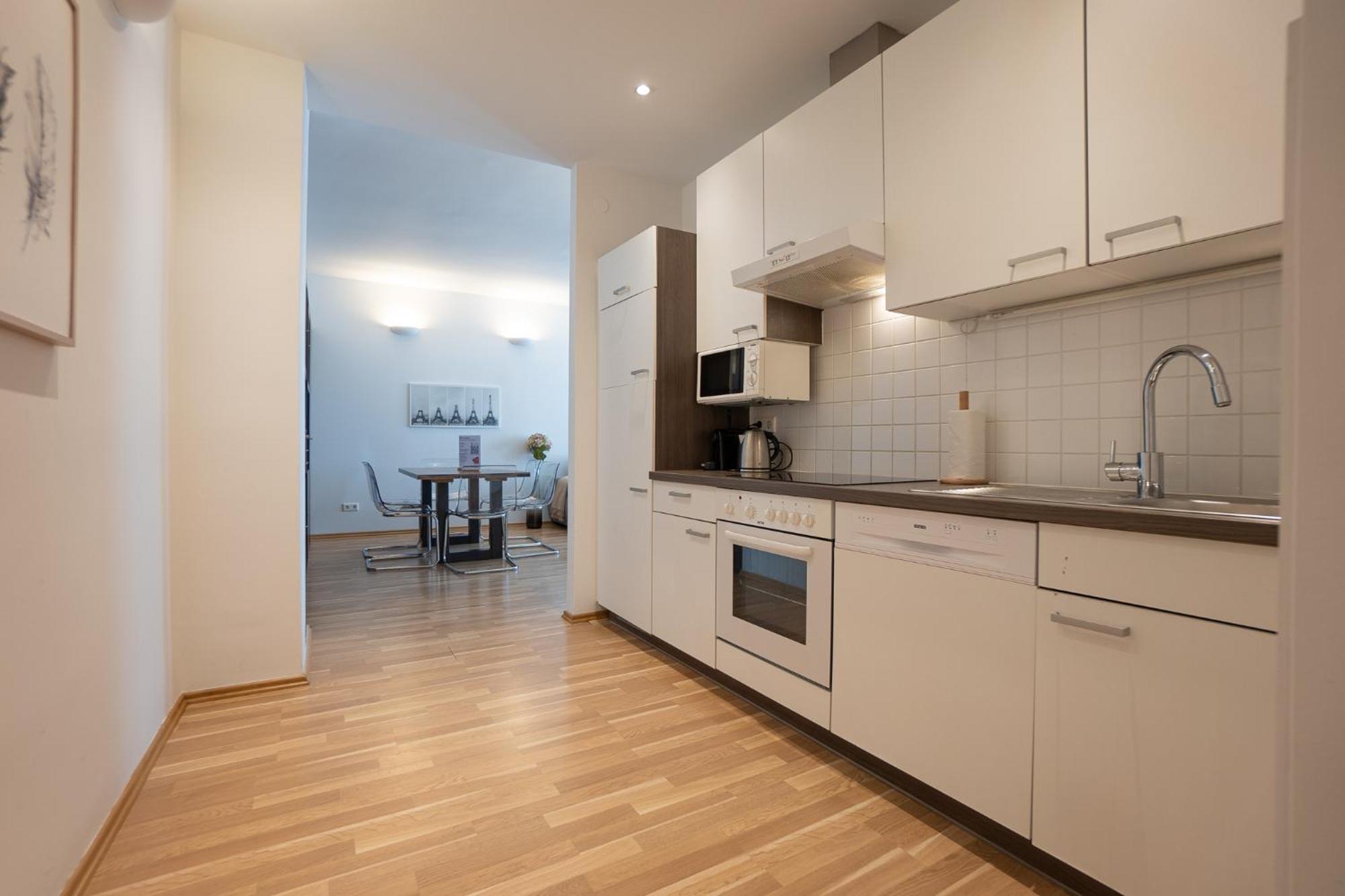 Charming With Balcony, Close To Stephansdom Cathedral Apartment Vienna