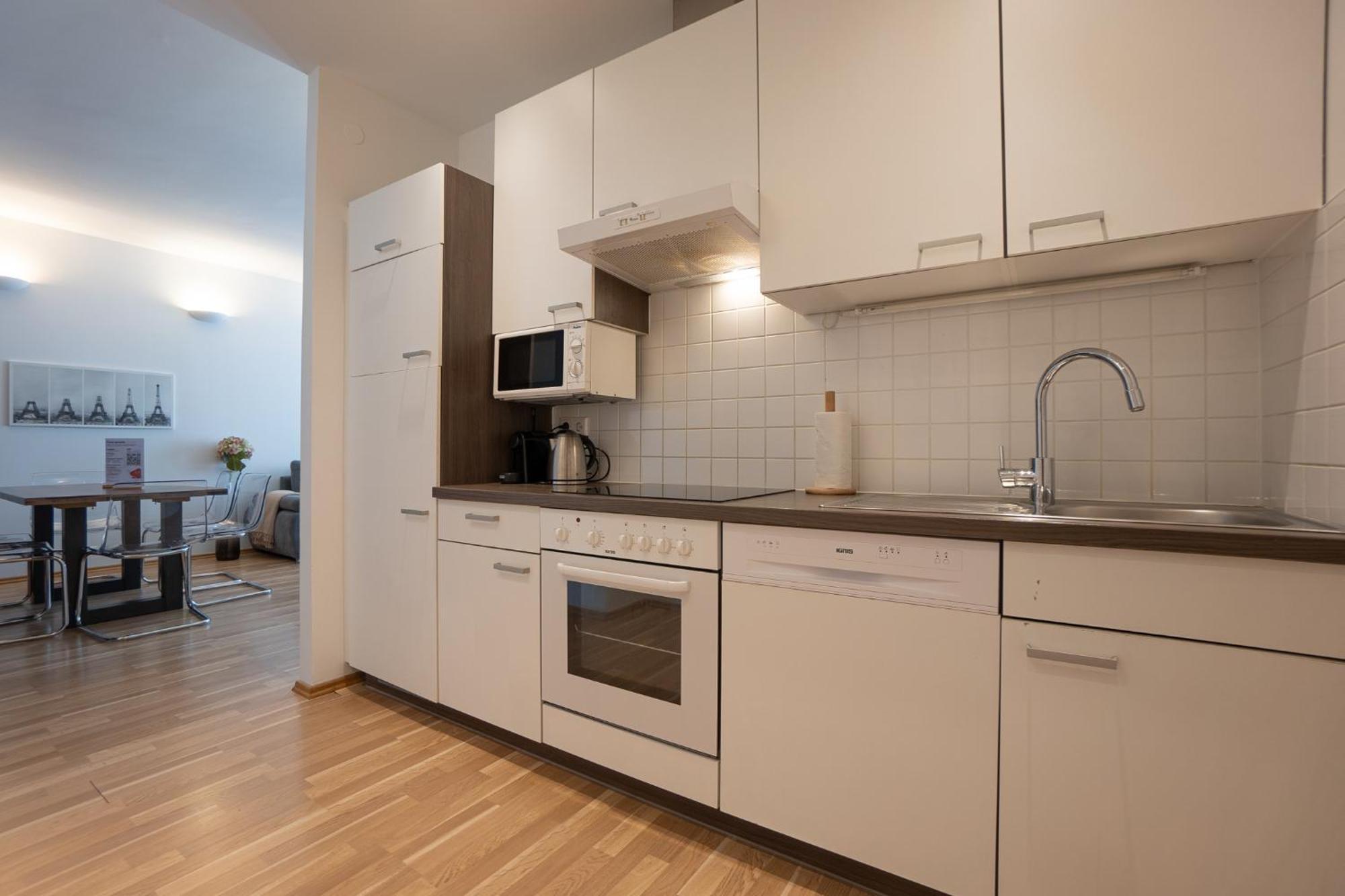 Charming With Balcony, Close To Stephansdom Cathedral Apartment Vienna