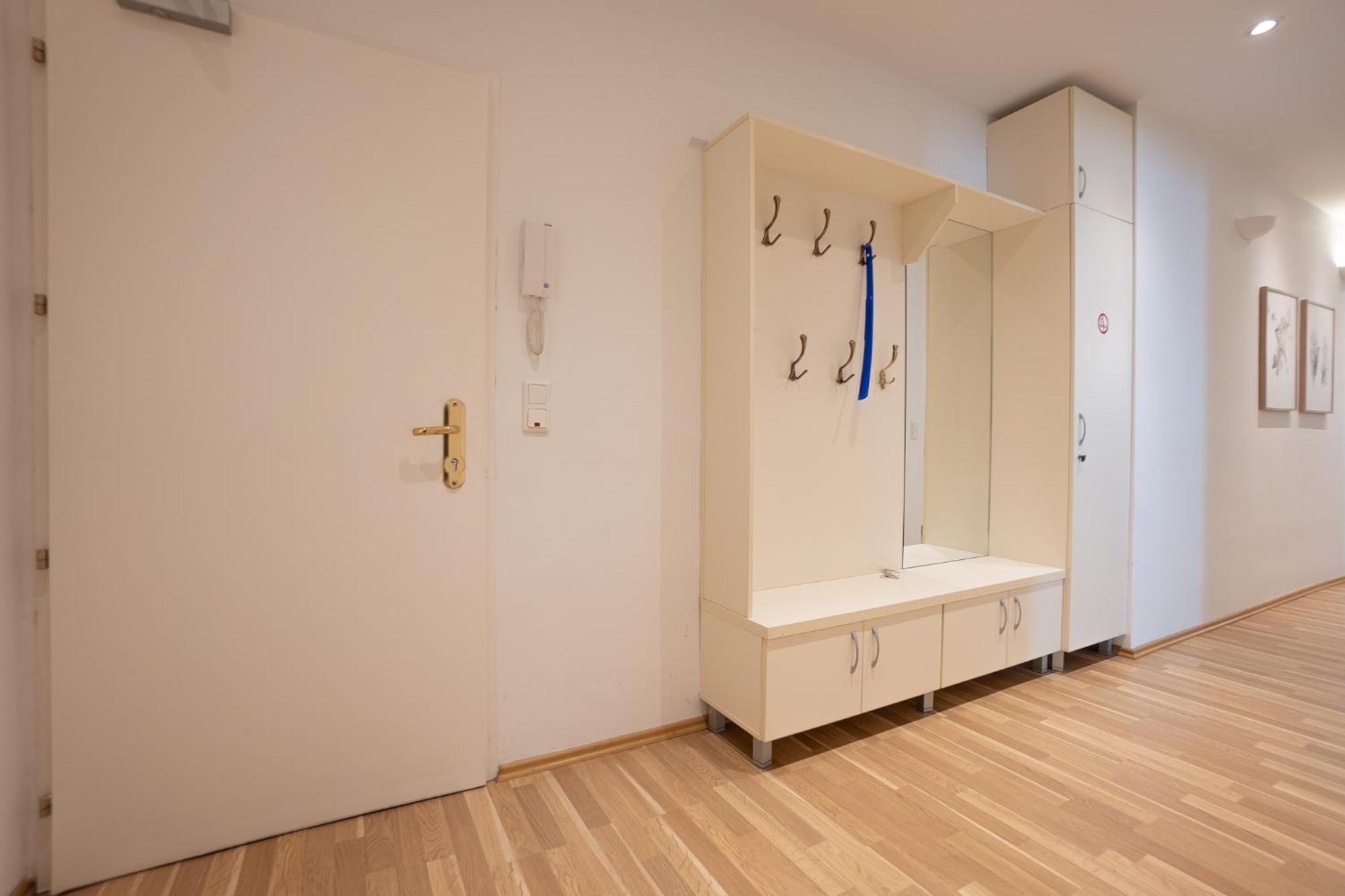 Charming With Balcony, Close To Stephansdom Cathedral *