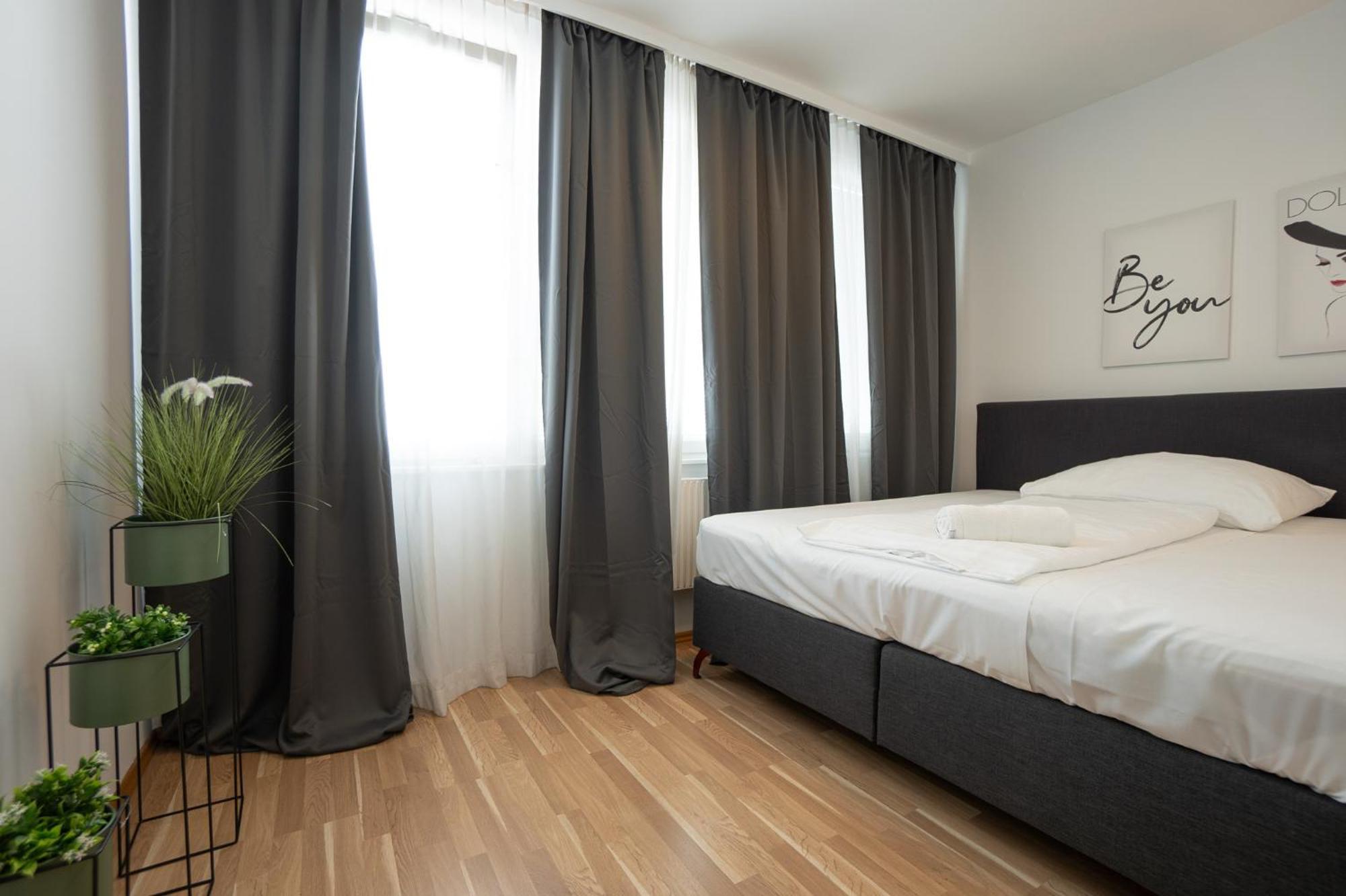 Charming With Balcony, Close To Stephansdom Cathedral * Vienna