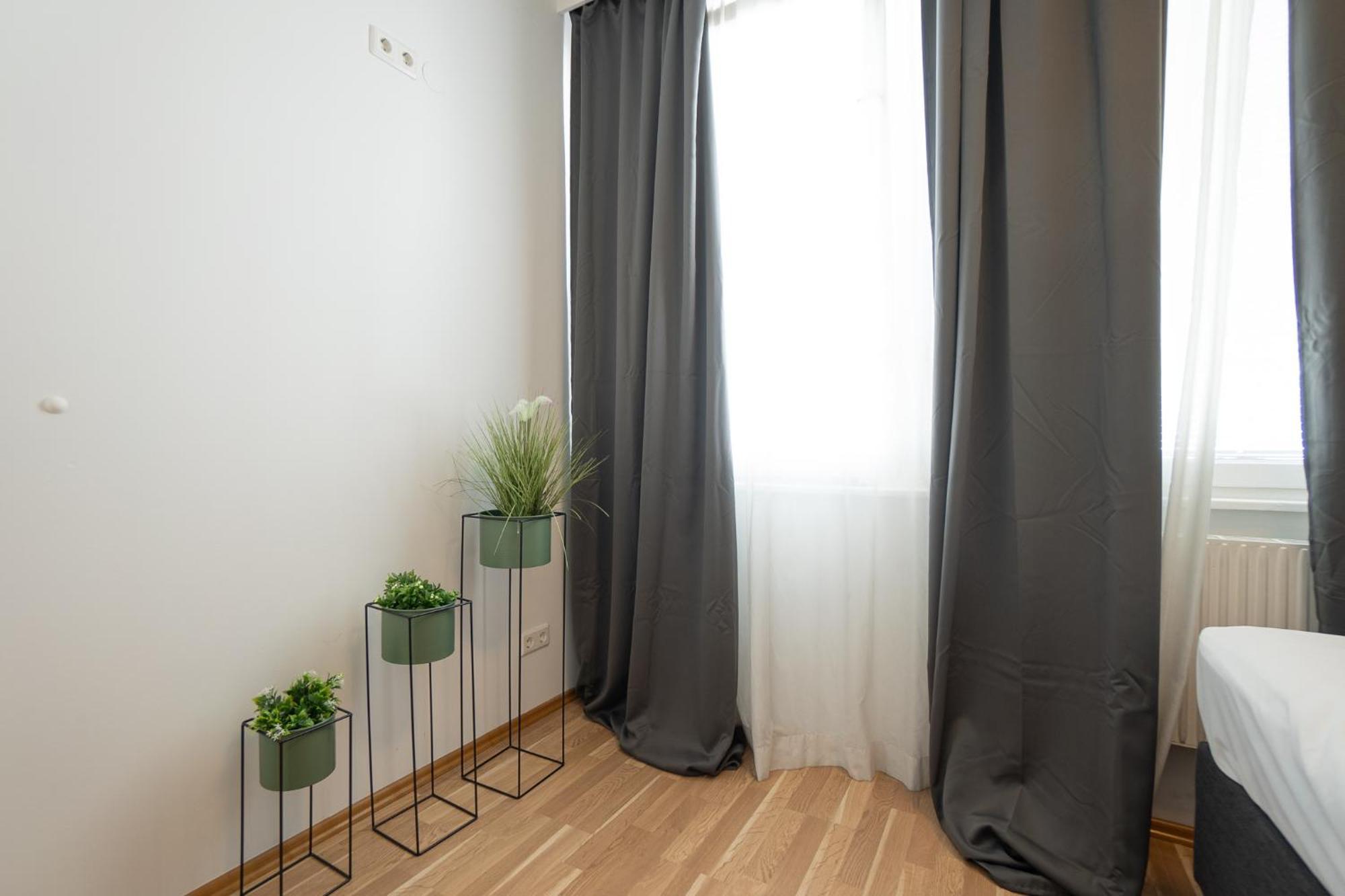 Charming With Balcony, Close To Stephansdom Cathedral Apartment Vienna
