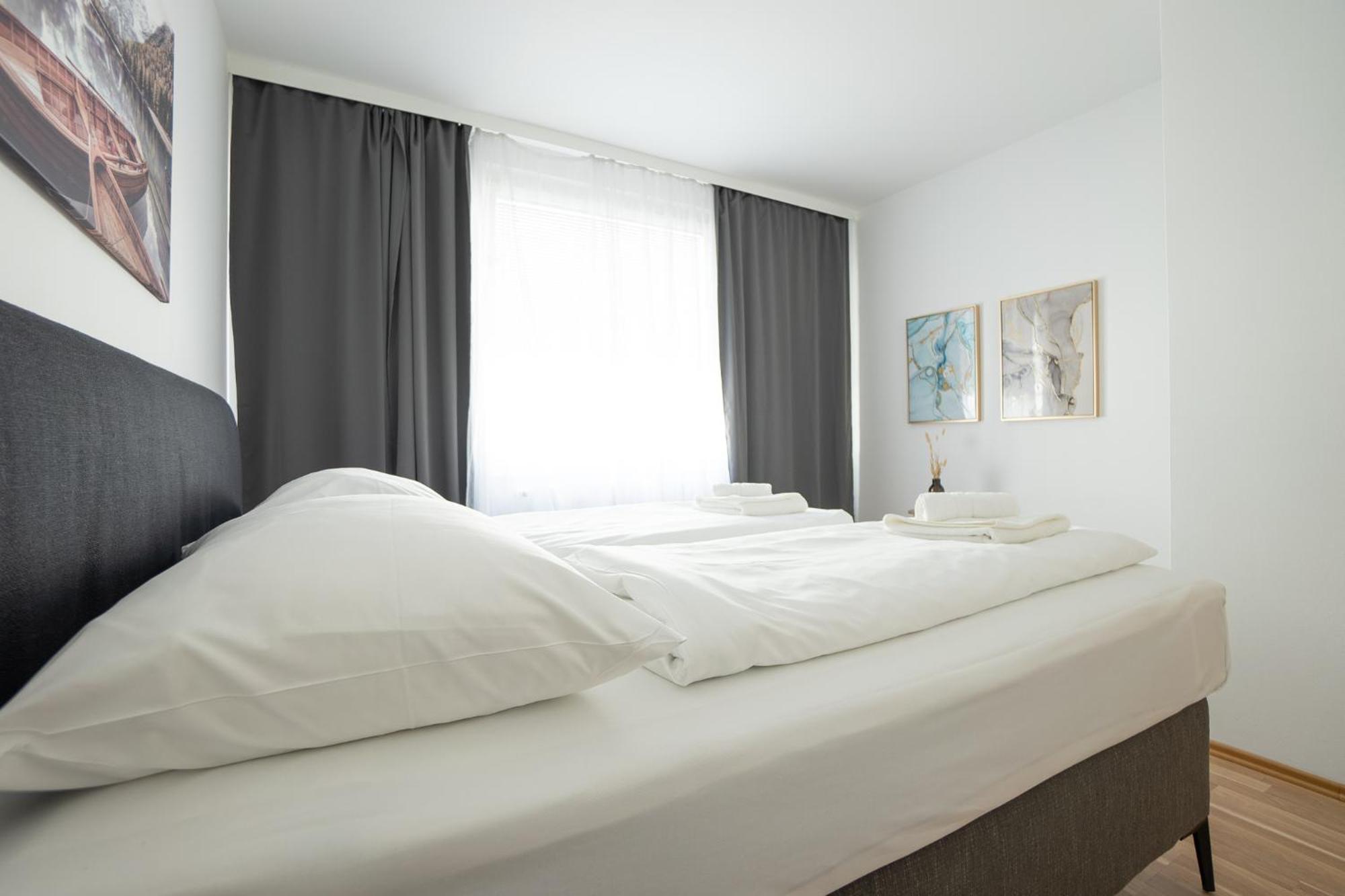 Charming With Balcony, Close To Stephansdom Cathedral Apartment Vienna