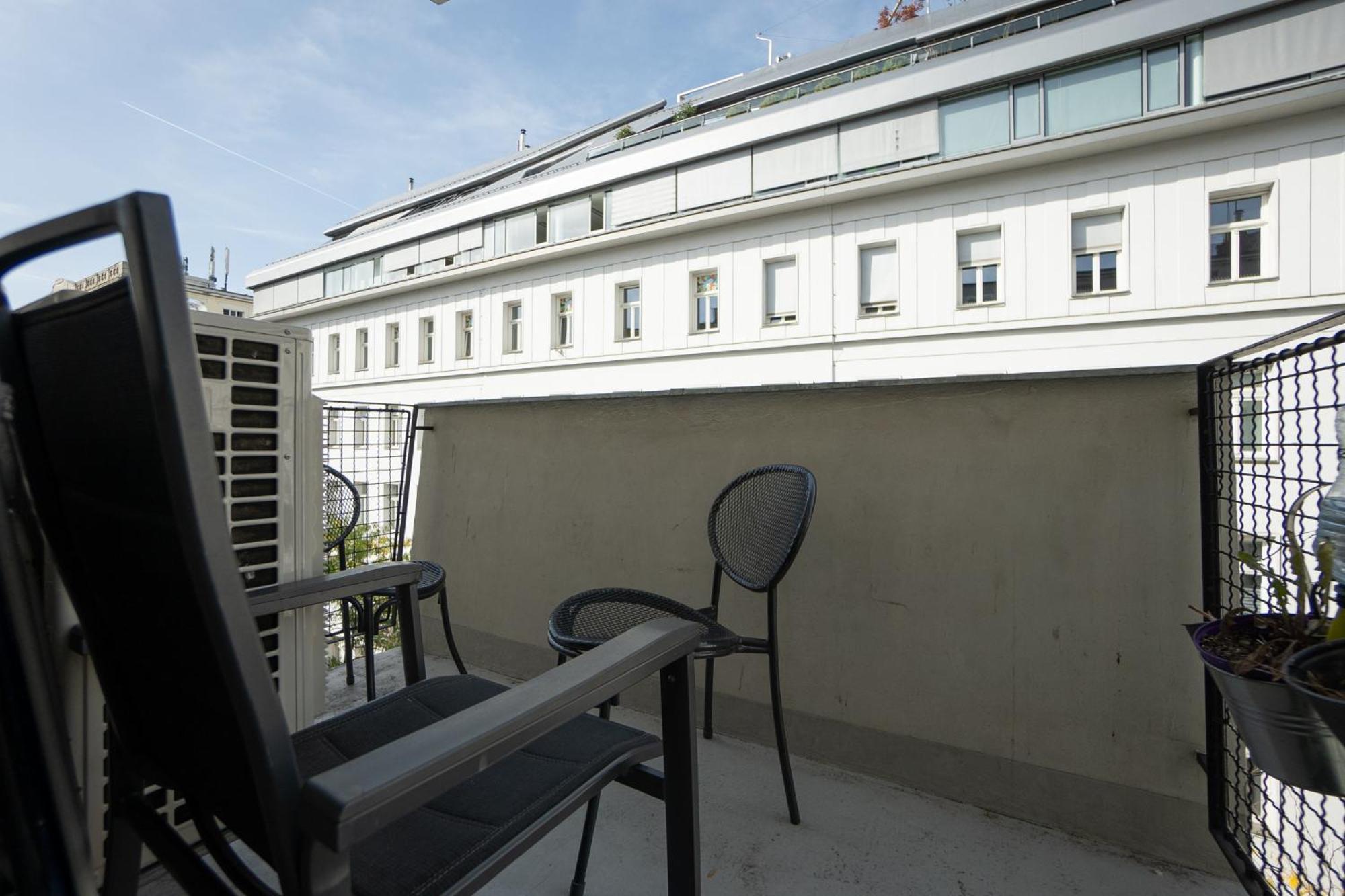 Charming With Balcony, Close To Stephansdom Cathedral Vienna